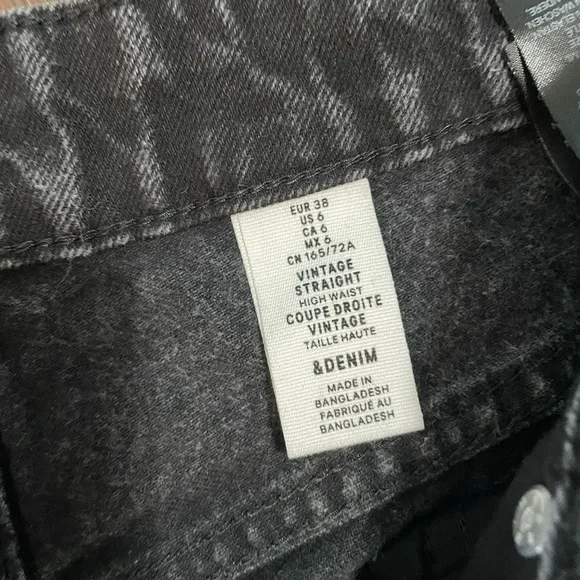 Jeans - Picture 2 of 3